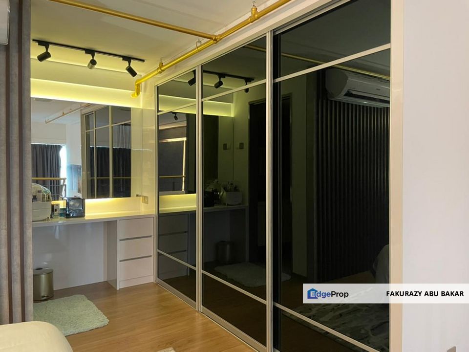 Pinnacle duplex selling fully furnish renovated , Selangor, Petaling Jaya