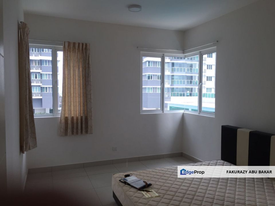 Fully furnish facing pool, Selangor, USJ
