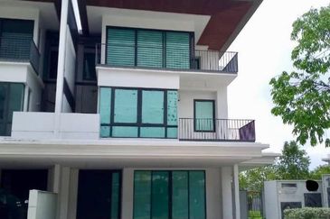 Duta Villa, Setia Alam