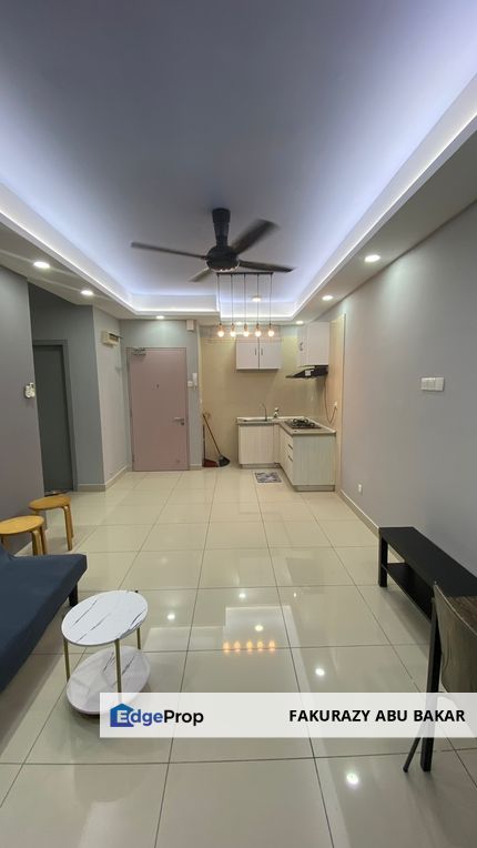 Flexis @ One South renovated with partition room fully furnish, Selangor, Seri Kembangan