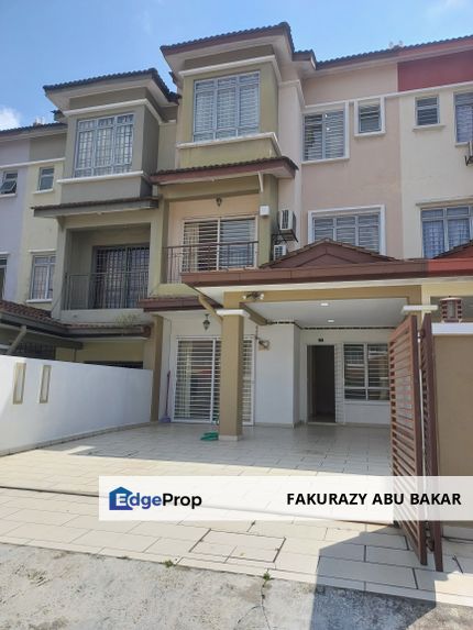 3 storey unit with fully furnished and renovated, Selangor, Seri Kembangan