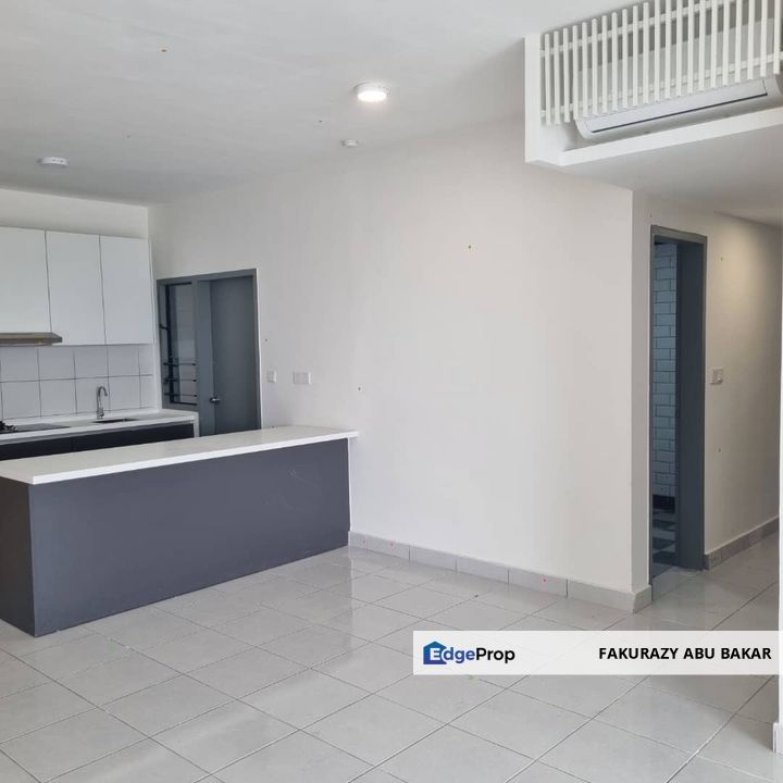 High level balcony BALCONY FACING LAKE , Selangor, Puchong