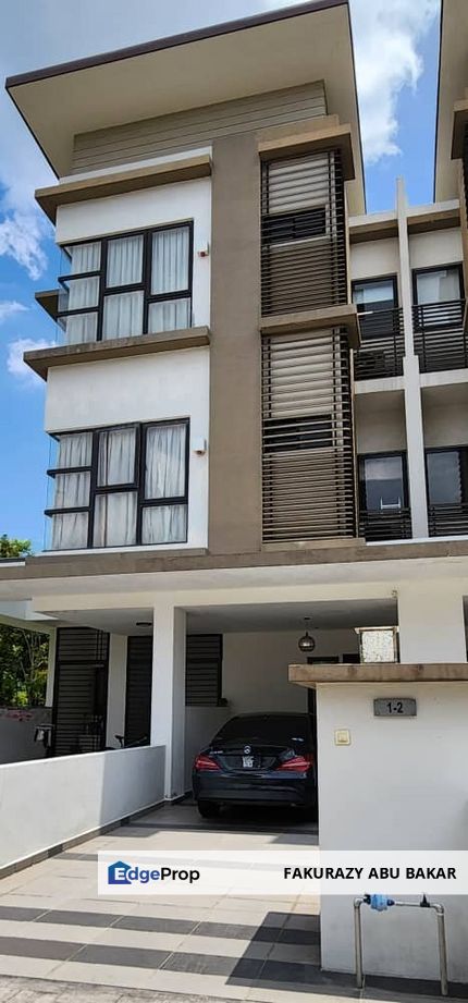 3 storey n'dira fully furnished unit end lot , Selangor, Puchong South