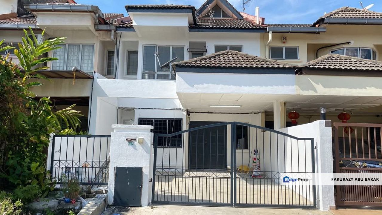 2.5 storey renovated kitchen unit bandar country homes Rawang, Selangor, Rawang