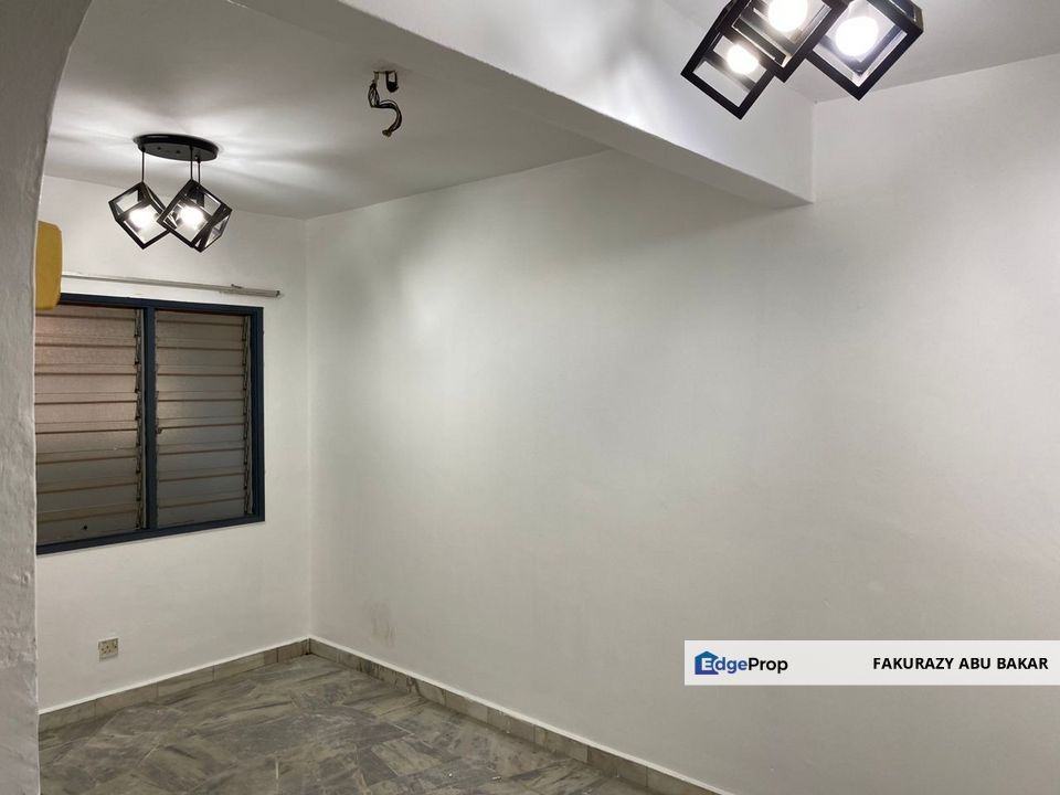 2.5 storey renovated kitchen unit bandar country homes Rawang, Selangor, Rawang