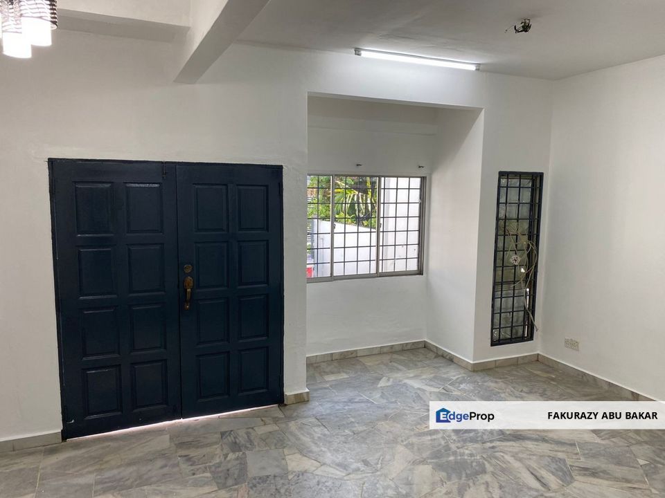 2.5 storey renovated kitchen unit bandar country homes Rawang, Selangor, Rawang