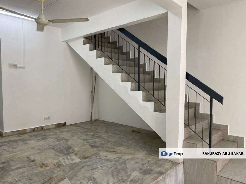 2.5 storey renovated kitchen unit bandar country homes Rawang, Selangor, Rawang