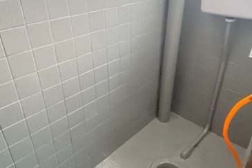 Taman Aman Jalan Bunga Kiambang Senai Double Storey Shop Lot