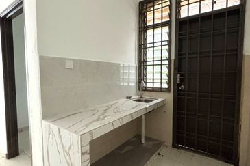 Bandar Pulai Jaya Shop Apartment 1st Floor Renovated Unit For Sale