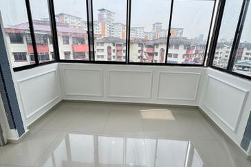 Flat Taman Perling
