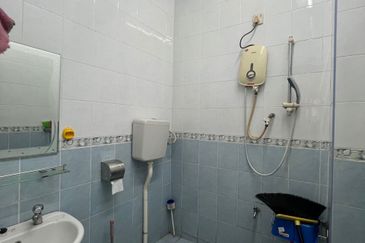 KCC @ Jalan Gemilng Single Storey Terrace House For Rent