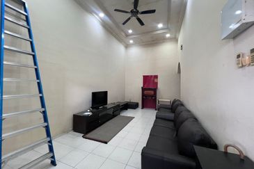 KCC @ Jalan Gemilng Single Storey Terrace House For Rent