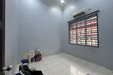 KCC @ Jalan Gemilng Single Storey Terrace House For Rent