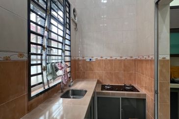 KCC @ Jalan Gemilng Single Storey Terrace House For Rent
