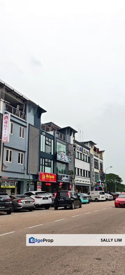 Taman Nusa Bestari 3 Storey Shop Lot / ROI 6% / Beside TF Mart, Johor, 