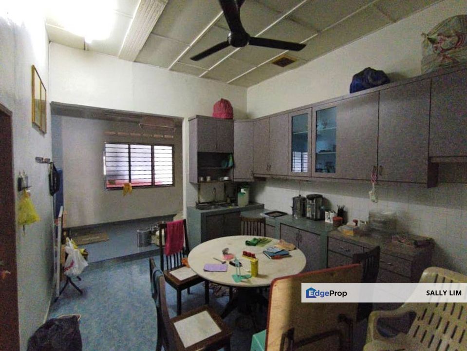 Taman Sri Maju, Pontian Single Storey Semi-D House For Sale, Johor, Pontian