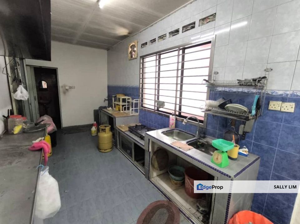 Taman Sri Maju, Pontian Single Storey Semi-D House For Sale, Johor, Pontian