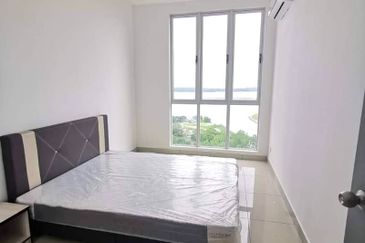 Meridin Bayvue Apartment