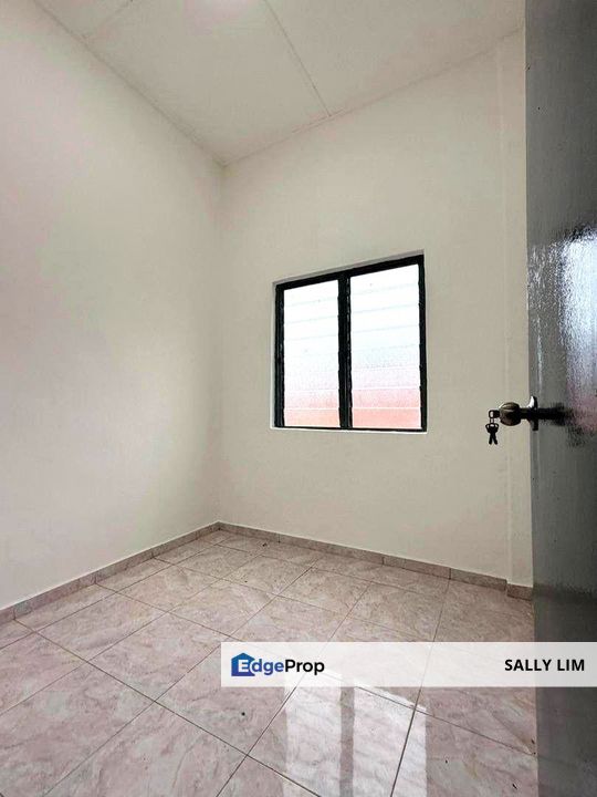 Taman Bukit Mewah Low Cost Flat Behind Paradigm Mall, Johor, Tampoi