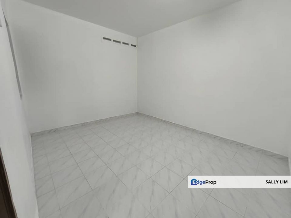 Taman Dahlia Tampoi Single Storey Low Cost House, Johor, Tampoi