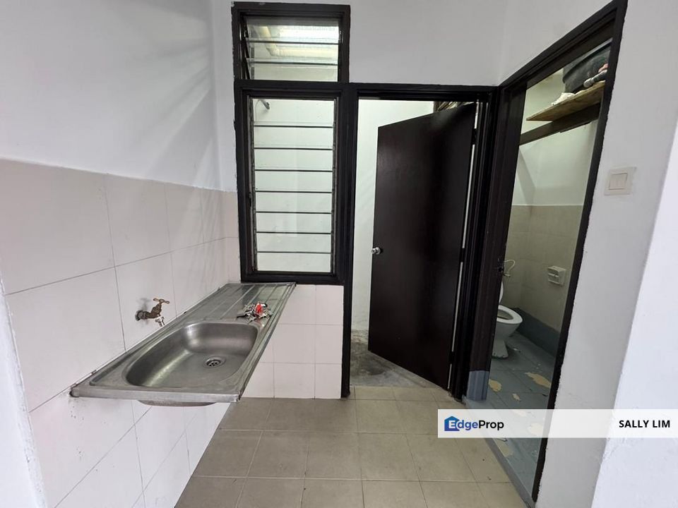 Ehsan Jaya Medium Cost Shop Apartment Level 3 For Rent, Johor, Johor Bahru