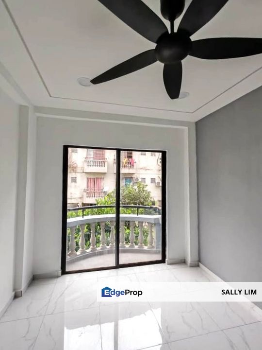 Rumah Pangsa Ria Lima Kedai Medium Cost Flat Low Floor Fully Renovated, Johor, Gelang Patah