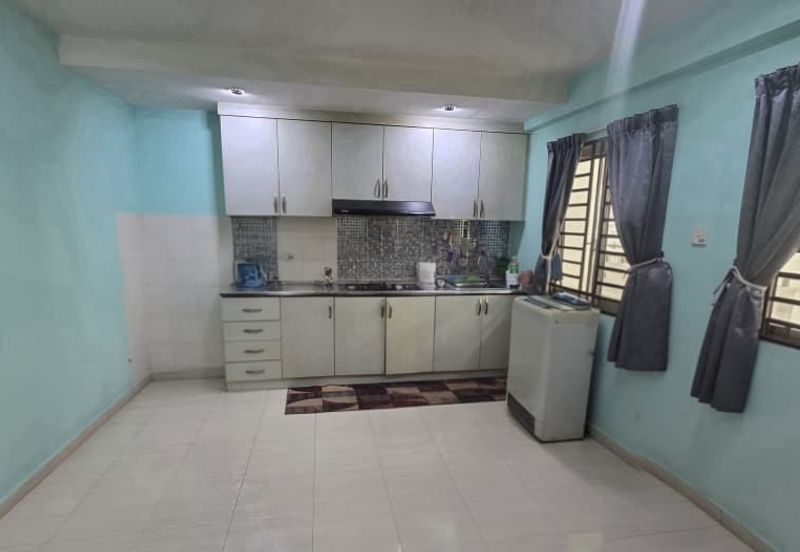 Bangunan Duta Impian (The Embassy Suites)