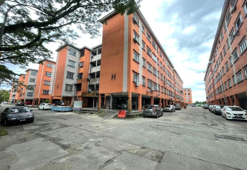 Taman Pulai Utama Flat