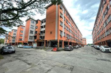 Taman Pulai Utama Flat