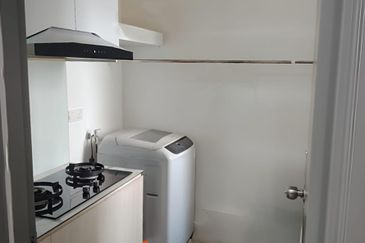 D'Summit Residences @ Kempas Utama