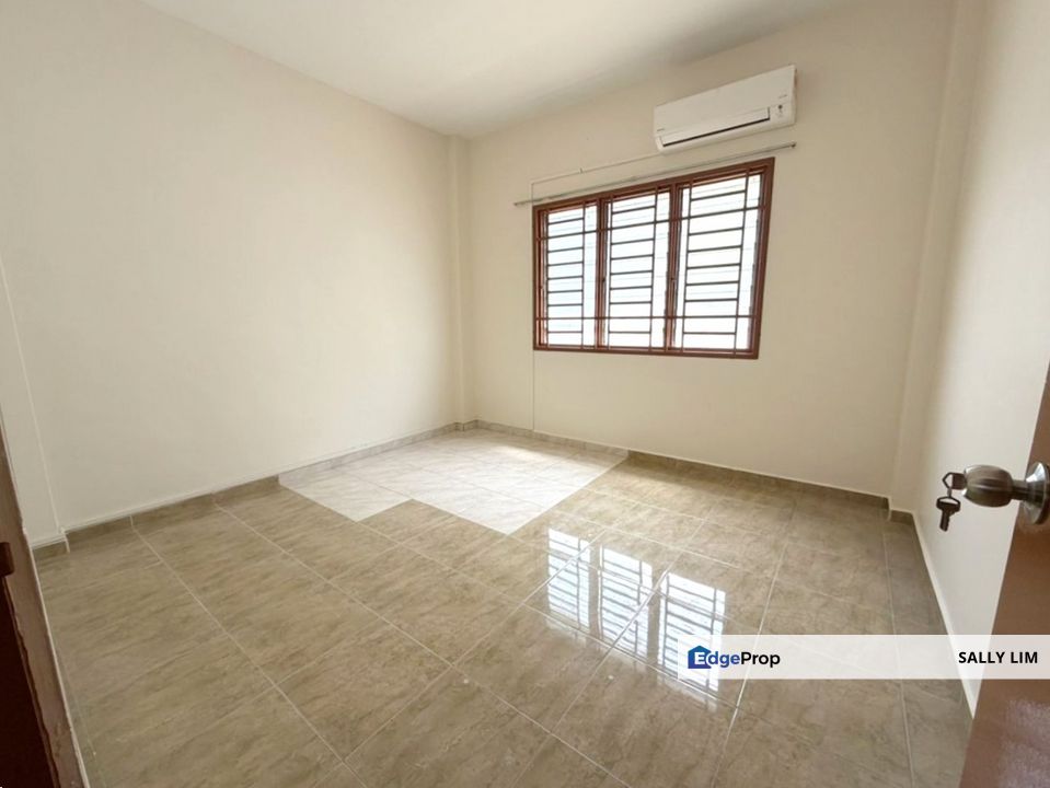 Taman Gaya Ulu Tiram Medium Low Cost Flat 1st Floor For Rent, Johor, Ulu Tiram