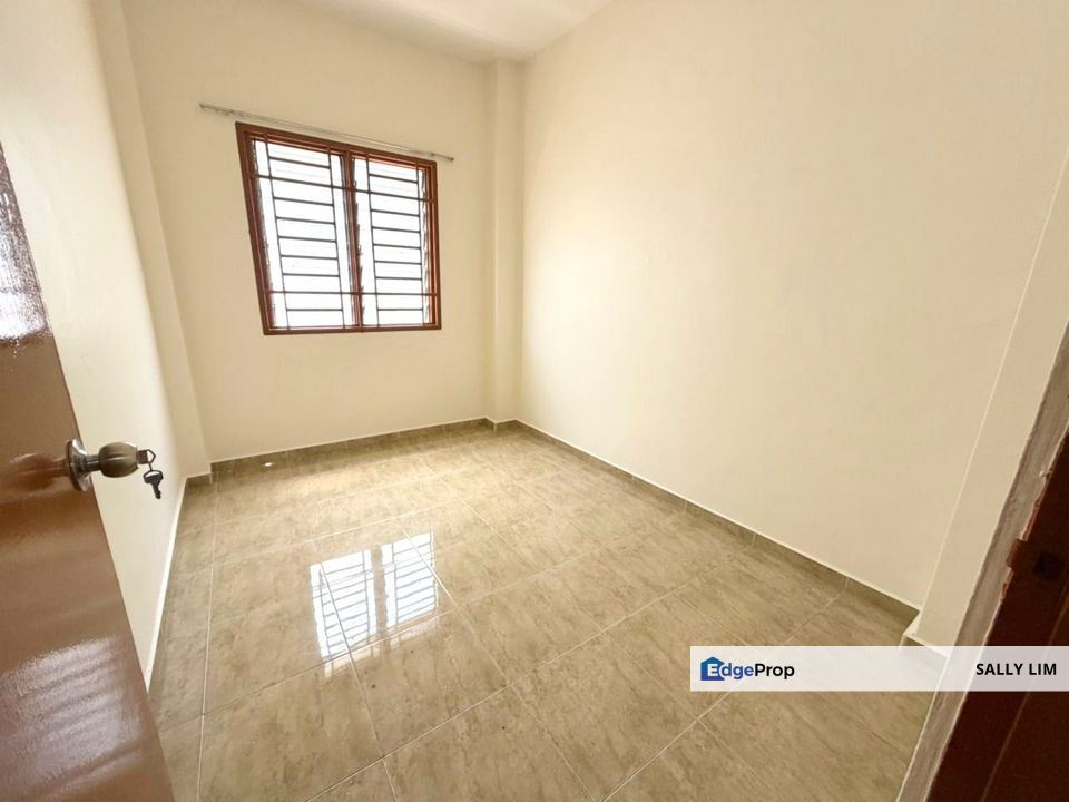 Taman Gaya Ulu Tiram Medium Low Cost Flat 1st Floor For Rent, Johor, Ulu Tiram