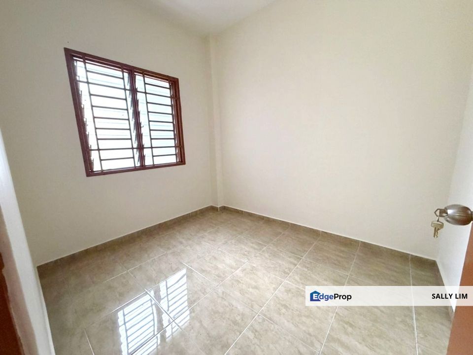 Taman Gaya Ulu Tiram Medium Low Cost Flat 1st Floor For Rent, Johor, Ulu Tiram