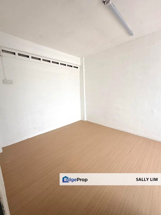 Rumah Pangsa Larkin Flat Ground Floor For Sale / Nearby Larkin Bus Terminal, Johor, Johor Bahru