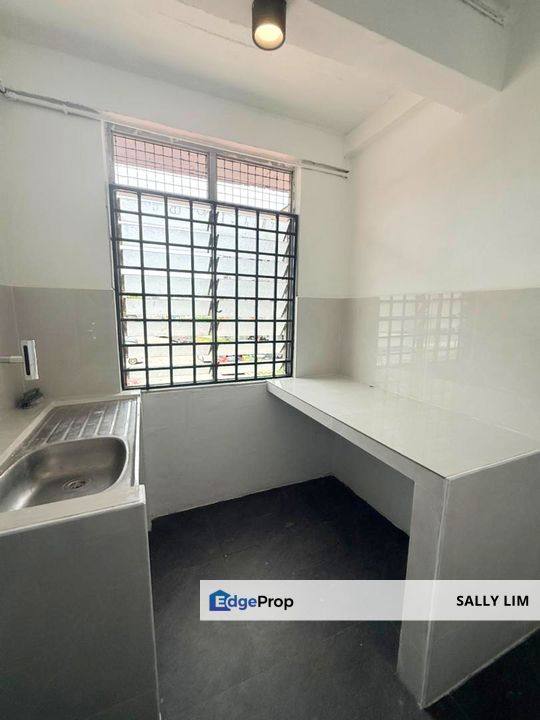 Rumah Pangsa Larkin Flat Ground Floor For Sale / Nearby Larkin Bus Terminal, Johor, Johor Bahru