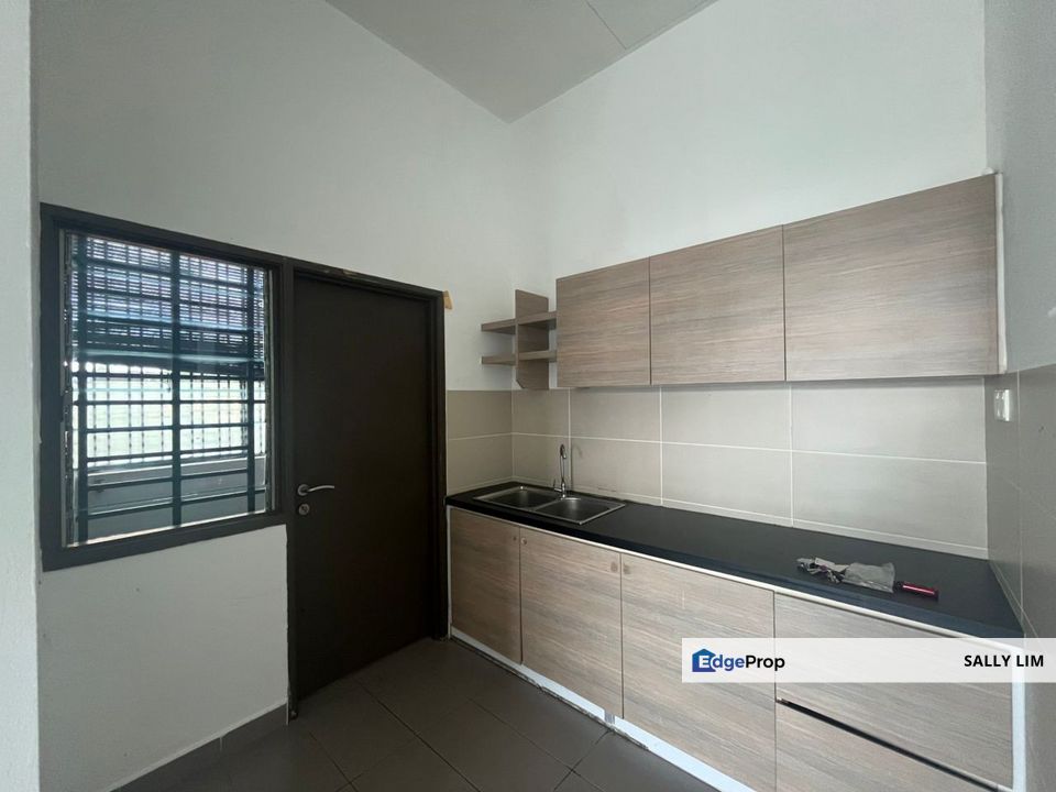 Seri Austin Residences 3+1 Rooms Corner Lot Ground Floor Unit For Rent, Johor, Johor Bahru