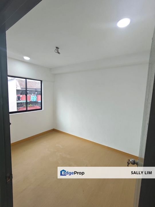 Taman Rinting Jalan Geharu Low Cost Flat Fully Renovated Unit For Sale, Johor, Masai