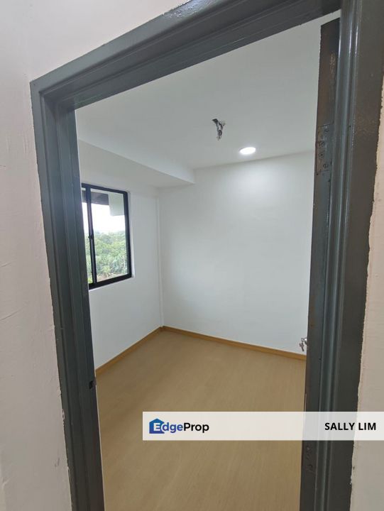 Taman Rinting Jalan Geharu Low Cost Flat Fully Renovated Unit For Sale, Johor, Masai