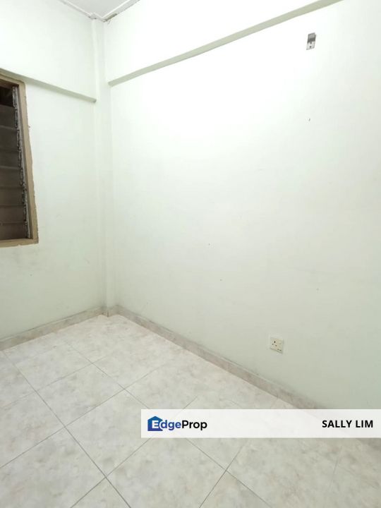 Taman Plentong Utama Jalan Daisi 7 Medium Low Cost Flat, Johor, Pasir Gudang