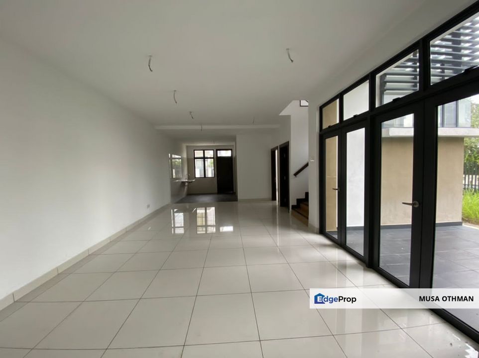 Basic Unit, 2 Storey End Lot, Laman Glenmarie,Shah Alam, Selangor, Glenmarie