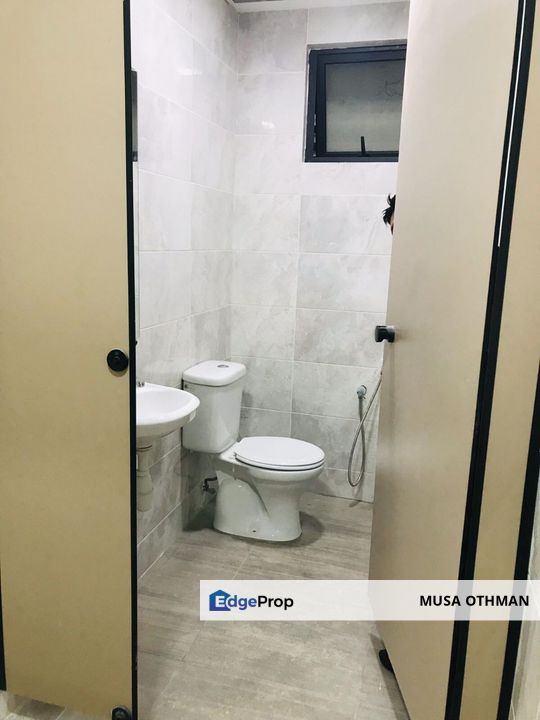 PARTIALY FURNISHED, low level Office, Kenwingston Business Centre, Cyberjaya, Selangor, Cyberjaya