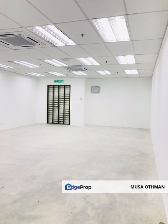 PARTIALY FURNISHED, low level Office, Kenwingston Business Centre, Cyberjaya, Selangor, Cyberjaya