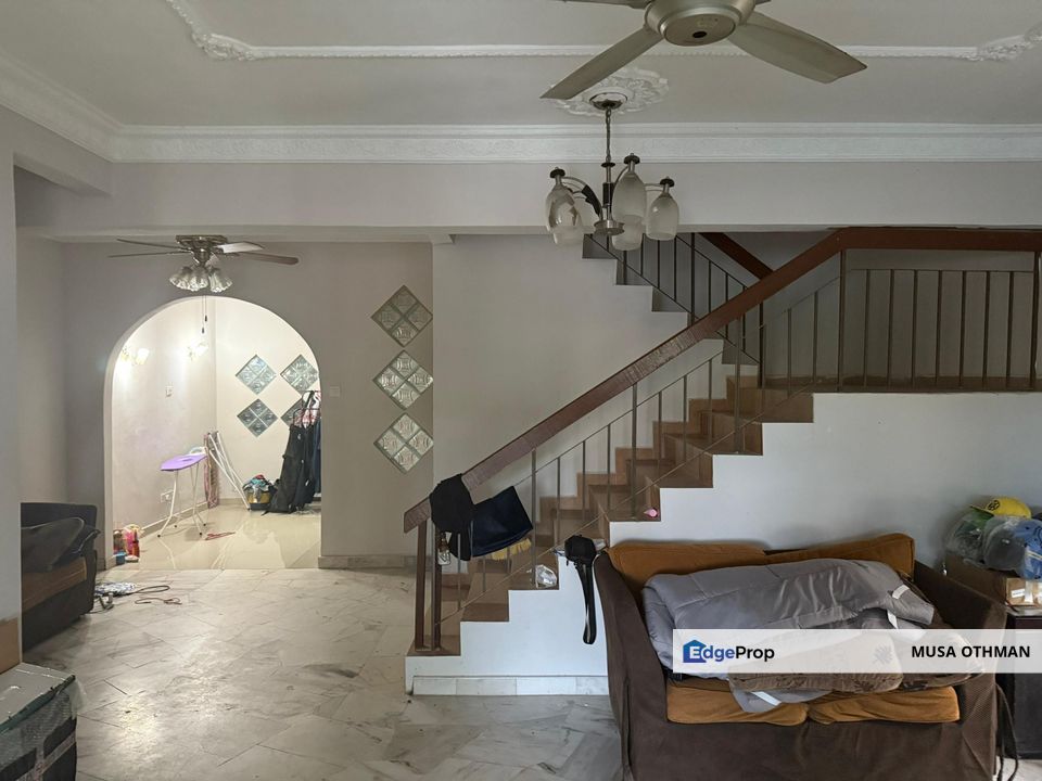 Partially Furnish and extended, 2 storey end lot house, Sek 27, Shah Alam, Selangor, Shah Alam