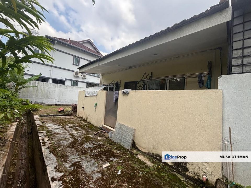 Partially Furnish and extended, 2 storey end lot house, Sek 27, Shah Alam, Selangor, Shah Alam