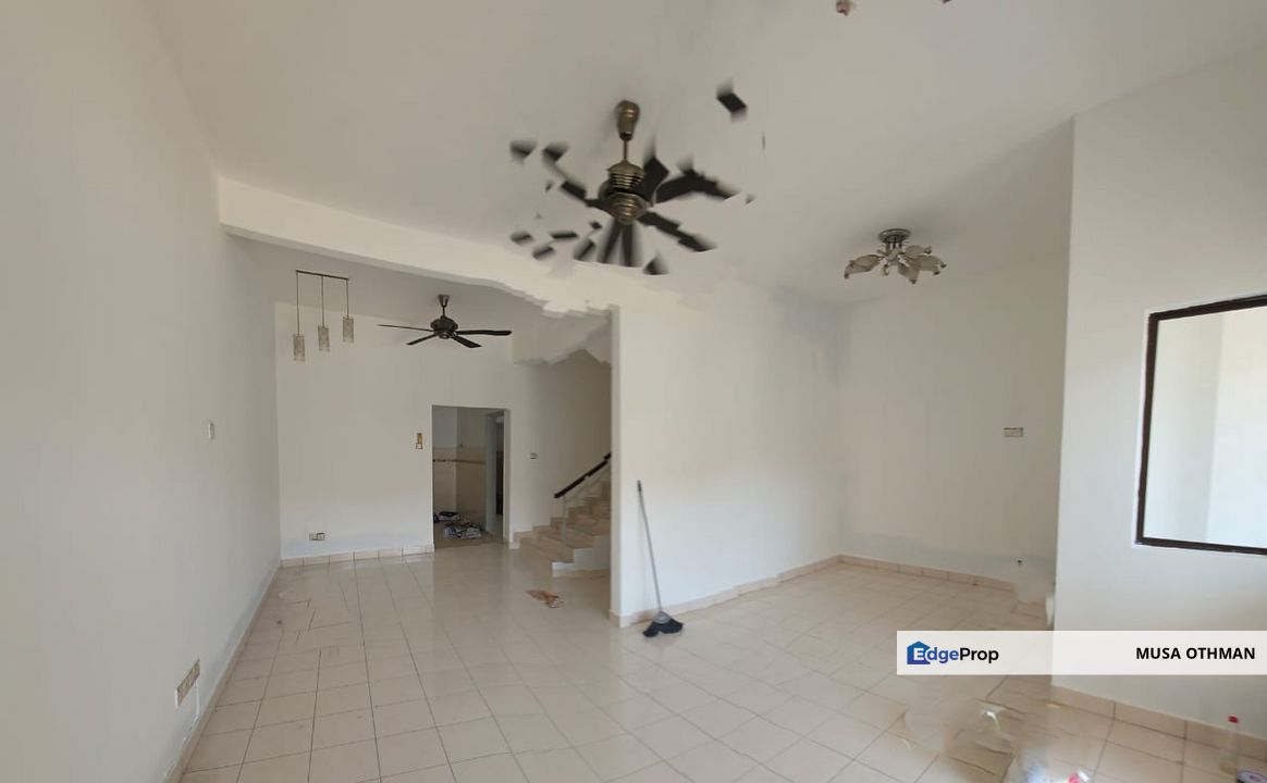 PARTIALLY FURNISHED, 2 Storey intermediate, Jalan Keronsang, Bandar Puteri Klang , Selangor, Klang