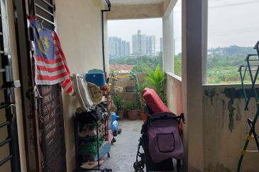 Camellia Court Taman Impian Putra