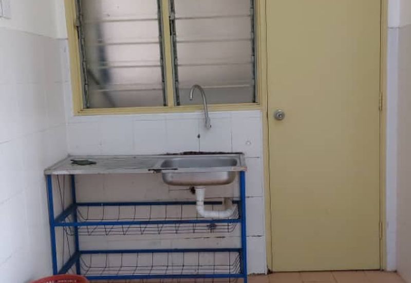 Camellia Court Taman Impian Putra