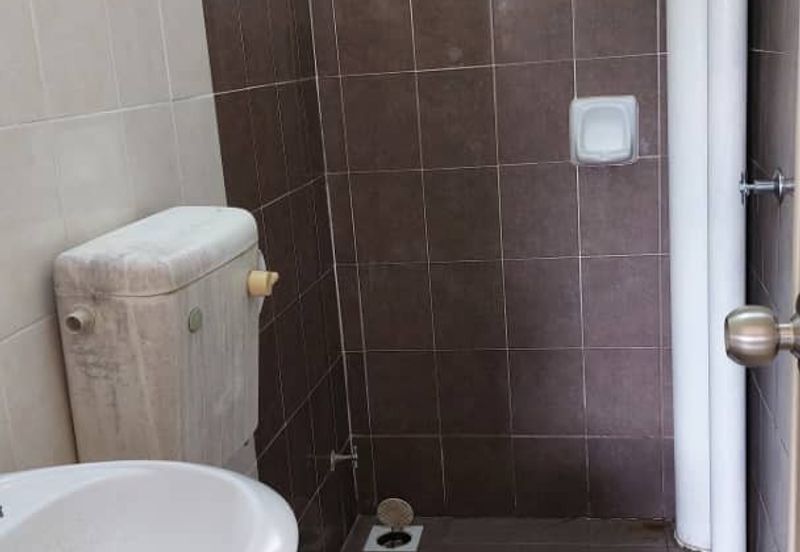 Camellia Court Taman Impian Putra