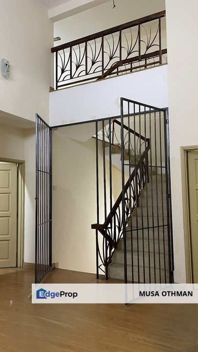 Live Comfortably in Seksyen 7 | Spacious 3-Storey Superlink, Selangor, Shah Alam