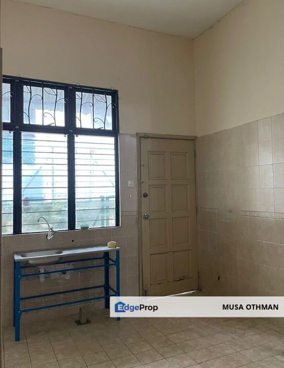 Live Comfortably in Seksyen 7 | Spacious 3-Storey Superlink, Selangor, Shah Alam